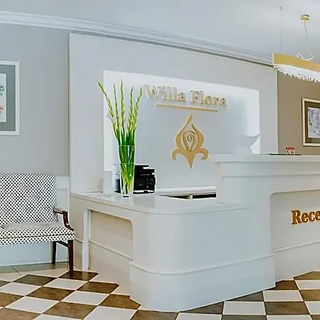 Отель Flora 3*