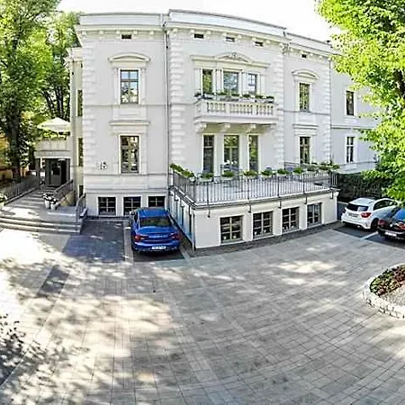 Flora Отель 3*