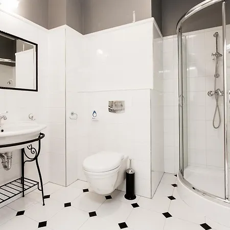 Hotel Flora 3*
