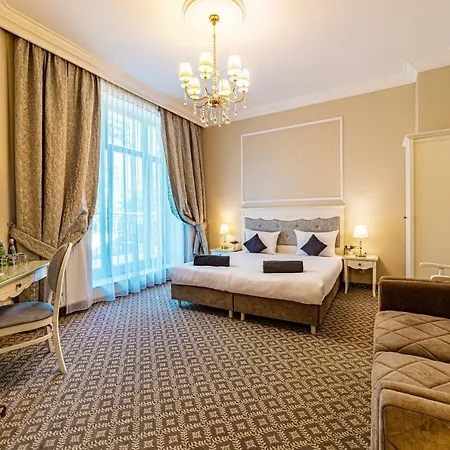 Hotel Flora 3*