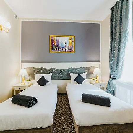 Hotel Flora 3*